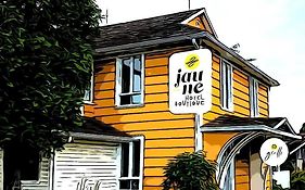 Jaune Hôtel-Boutique
